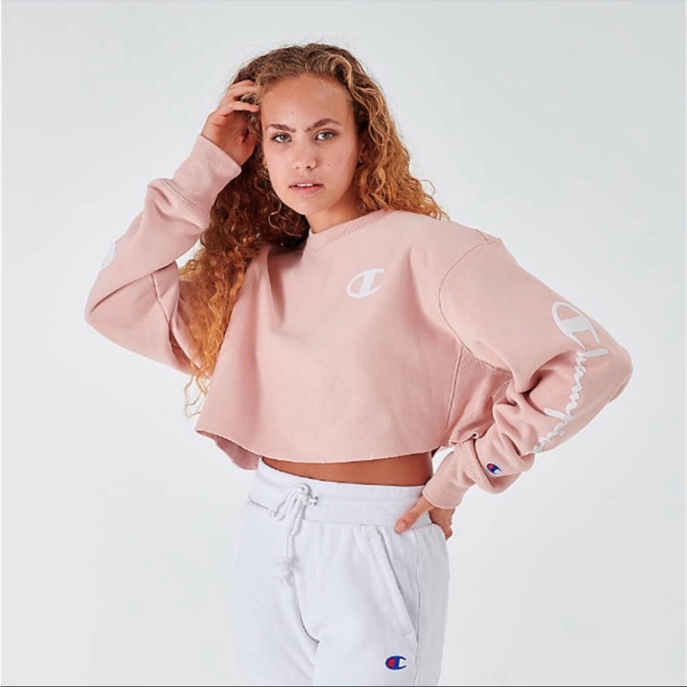 Cropped, oversized Champion sweatshirt
